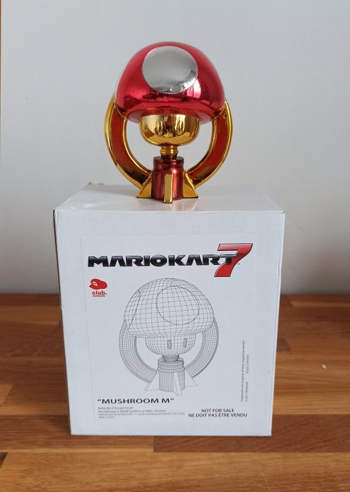 Nintendo - MARIOKART 7 • Mushroom M • Cup trophy statue - Videospiel (1) - In Originalverpackung