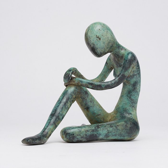 Skulptur, NO RESERVE PRICE - Antiqued Patinated Sitting Lady - 18.5 cm - Bronse