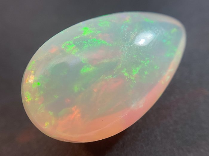 Fine Color Quality + White (Orangy) + Play of Colors (Vivid)f Crystal Opal - 7.67 ct