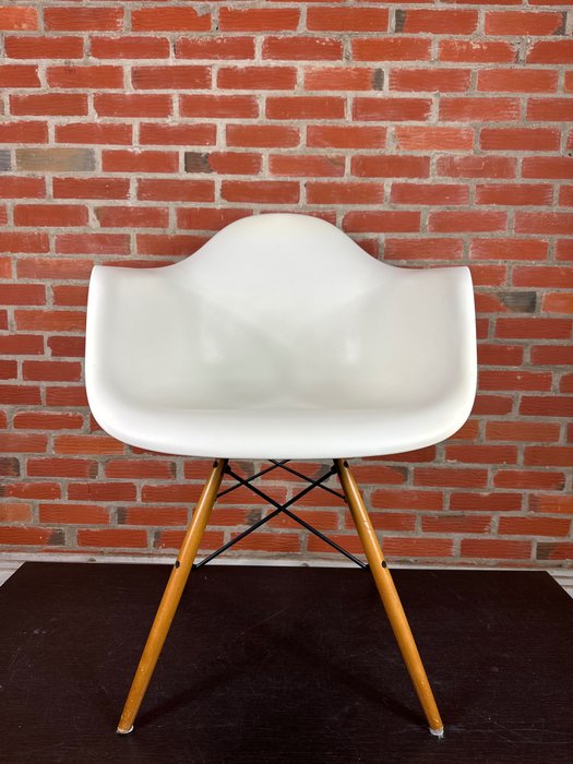 Vitra - Charles Eames, Ray Eames - Fauteuil - DAW - Plastic, Staal
