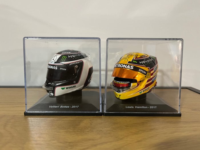 Spark 1:5 - Miniatura de carro de corrida  (2) -Mercedes F1 Drivers Pack - Campeão Mundial 2017 - Lewis Hamilton e Valtteri Bottas 2017