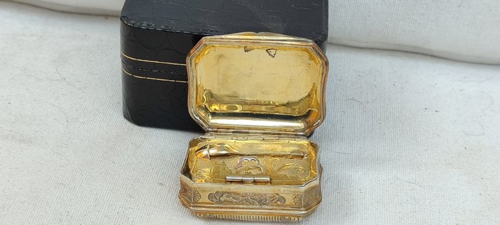香料盒 - 鍍金的銀