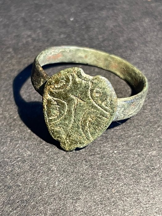 中世纪 黄铜色 戒指