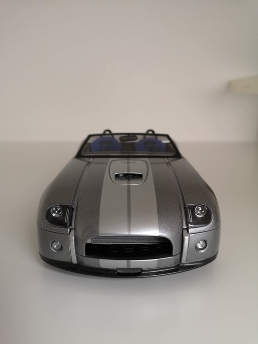 Autoart 1/18  - Toy car Ford Shelby Cobra Concept