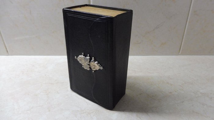 Bijbel met zilveren sluiting - Nederland - 833 zilver - 1884