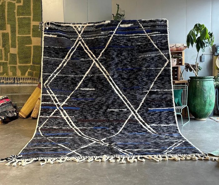 Współczesny, czarny, ręcznie robiony marokański dywan oversize - Dywanik - 380 cm - 260 cm
