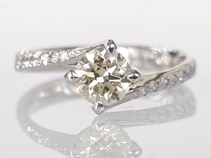 订婚戒指 白金 钻石 
