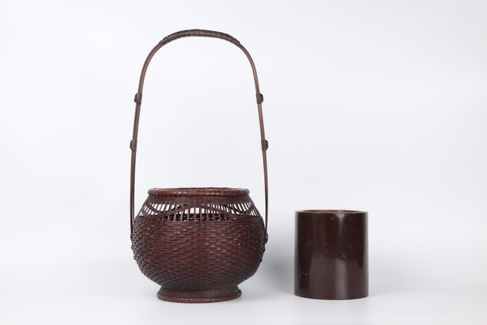 Bamboo Basket - Created by Takekiyo 竹清: Tea Utensil, Dyed Bamboo, Flower Vase, Floral Utensil, - Bloempot (1) - Bamboe