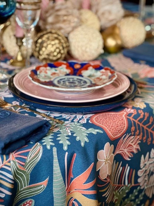 Tischdecke mit intensiv farbigem Blumendruck, breite Tische. - Tischtuch  - 270 cm - 180 cm