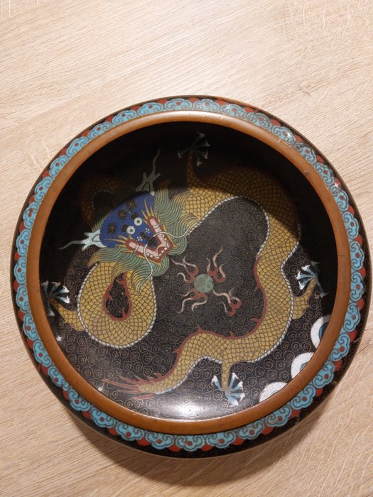 Cloisonne emalje 'Dragon' røkelsekar - Kina - Omtrent 1920