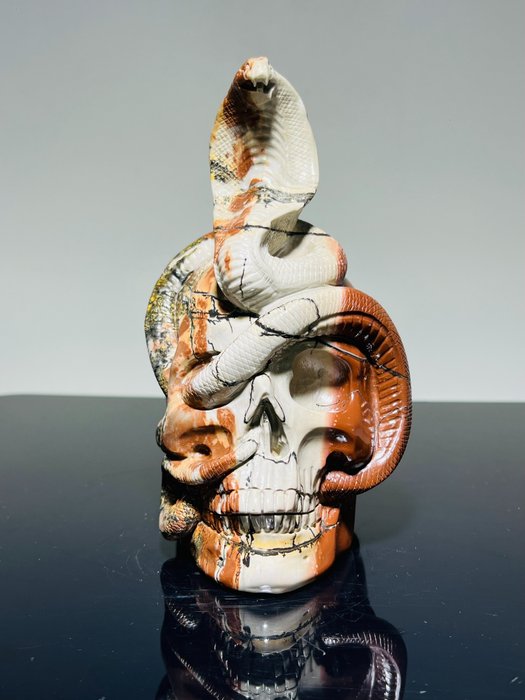 Caveira de jaspe muito bonita - realista - qualidade AAA++ a. Artesanato Crânio esculpido - skull with one cobra - 170 mm - 100 mm - 130 mm -  (1)