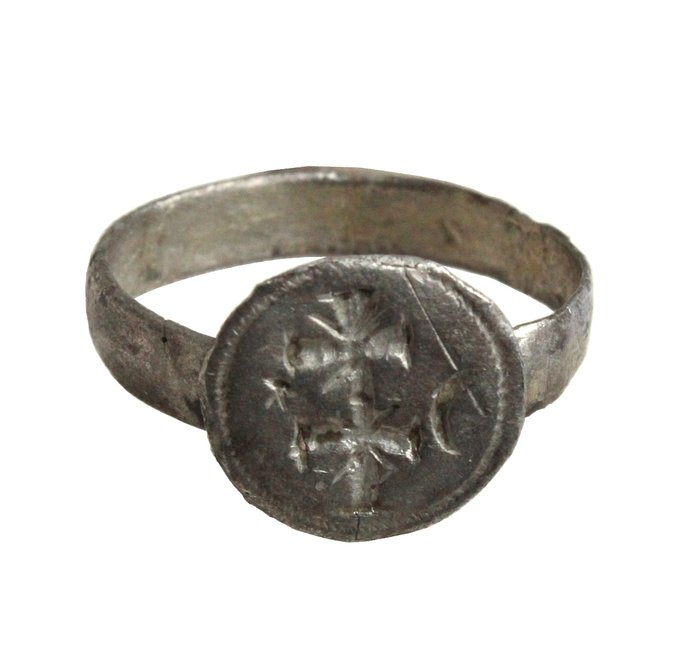 中世纪，十字军时代 银 大戒指，刻有洛林十字、星星和新月
