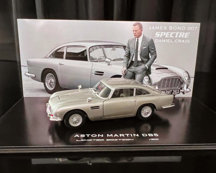 JAMES BOND 007 -SPECTRE 2015 - Daniel Craig-  Aston Martin DB5 -  AUTOMOBILIA ART Exclusive - Collector's item in a very limited edition of 30 pcs worldwide.- Serial 5/30 - 45x24CM - New Items - On the back of the base is a certificate of authenticity from AUTOMOBILIA ART Exclusive