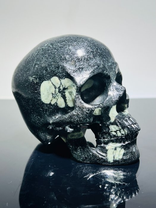 碧玉宝石头骨逼真水晶雕刻雕刻治疗石 雕刻的颅骨 - Skull, Edelsteinschädel - 110 mm - 90 mm - 130 mm -  (1)