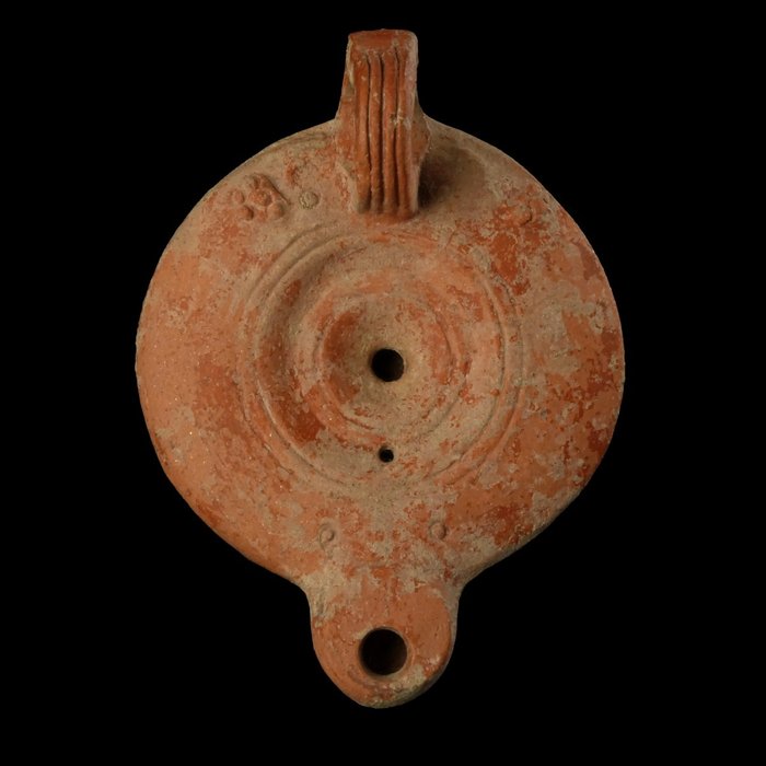 Oud-Romeins Terracotta Olielamp met druiventrosdecoratie, zeer zeldzaam type