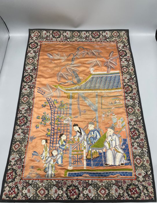 Scena świątynna/dworska z haftem jedwabnym - Jedwab - Chiny - Qing Dynasty (1644-1911)