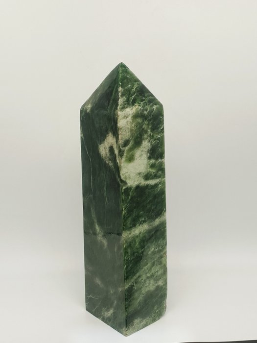 Jade Nefriitti - Torni - Obeliski - kiillotettu - Luonnonkivi - Sisustus - AAA laatu - Korkeus: 310 mm - Leveys: 80 mm- 4200 g - (1)