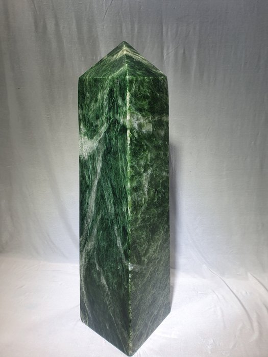 Jade 軟玉 - 方尖碑塔 - 天然石材 - 治療石 - 室內裝飾 - 高度: 56 cm - 闊度: 14 cm- 23.6 kg - (1)