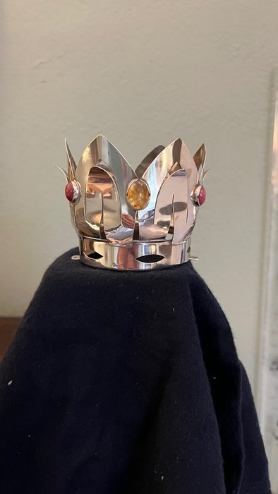 琥珀 - 银色麦当娜设计皇冠，镶嵌凸圆形宝石 - 王冠