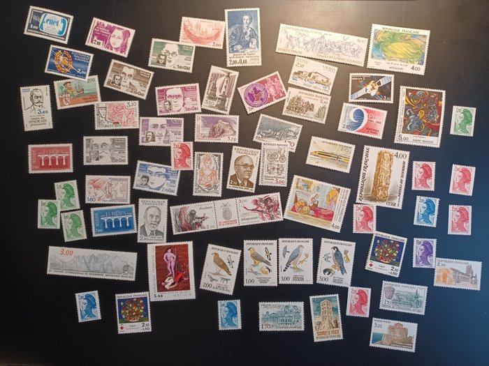 Frankreich 1984/1988 - Briefmarken aus den Jahren 1984 bis 1988 neu in Großpackung + Block und Heftchen zum Frankieren.