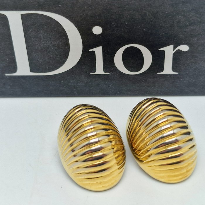 Christian Dior Germany chunky clip earrings from the 1970s, the new trend - Gullplattert - Øredobber