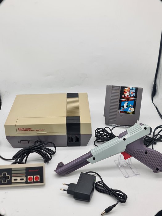 Nintendo NES 8-Bit Classic Nes-01 1985 Console+Original SMB/Duck Hunt Game, Zapper - Sæt med videospilkonsol + spil