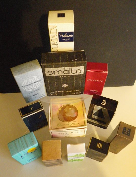 Parfumfles (65) – Verzameling van 65 miniatuurflesjes waarvan 12 met originele doos, sommige nieuw, sommige uiterst – Glas