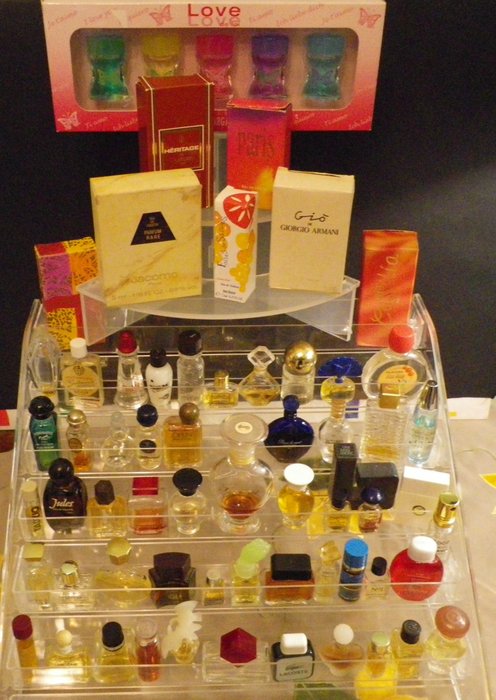 Collection importante de 65 flacons miniatures de parfum de grande marque - Chanel, Hermès, - Parfumfles (65) - Glas