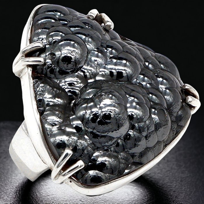 Sølvring med botryoidal hæmatit. Særlig sølvring med Hematite Metallica - Højde: 30 mm - Bredde: 29 mm- 21 g - (1)