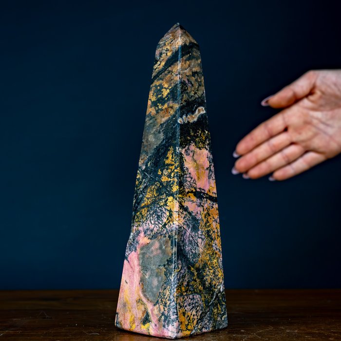 Sjælden AA++ Rhodonite Obelisk, fra Pakistan- 1150.66 g