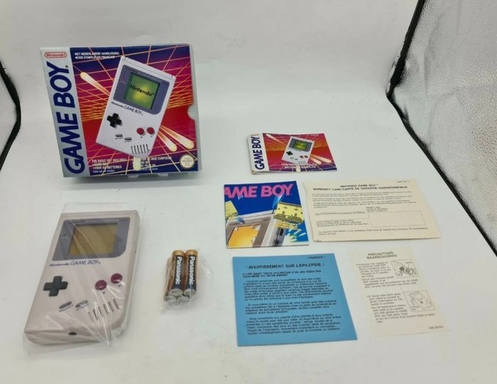 Nintendo - dmg-01 Rare Hard Box Still +RARE Registration card with guarantee. Still sealed on 1 side - Console de jeux vidéo - Dans la boîte d'origine
