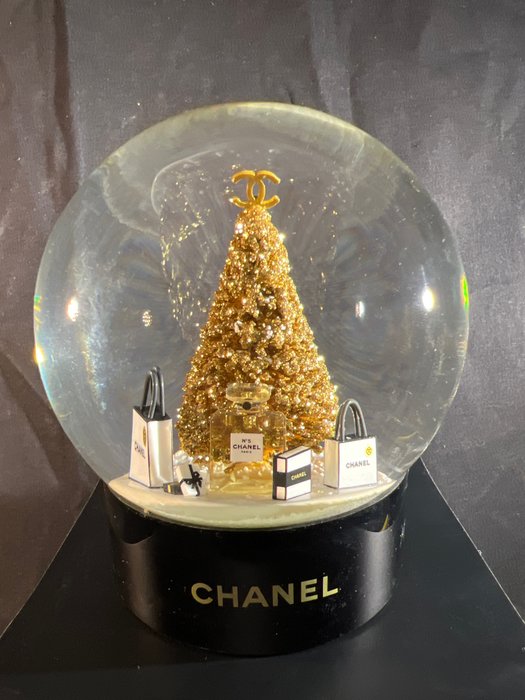 Chanel - Snekugle Snow Globe - Kina