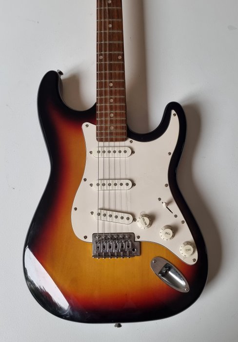 Adonis - Adonis Sunburst - Vintage St model -  - Elektrisk gitar