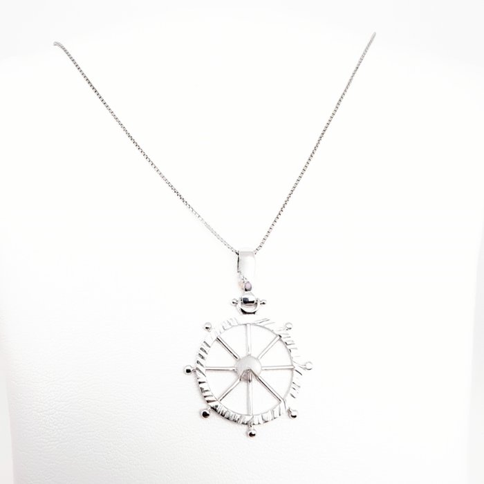 Necklace with pendant White gold