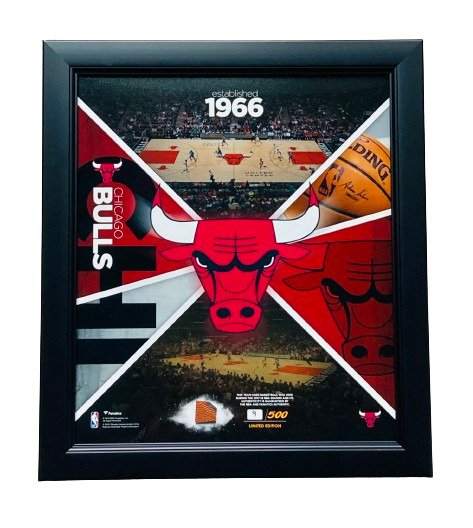 NBA - Limited Edition of 500 Chicago Bulls — autentyczny kolaż Team Impact w ramce z fragmentem używanej koszykówki 