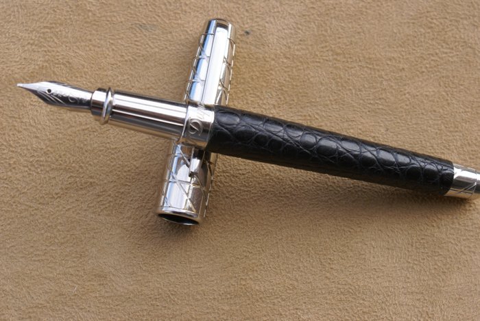 RARE stylo plume 18 kts ST DUPONT "limited Edition" ALLIGATOR cuir noir - Penna stilografica