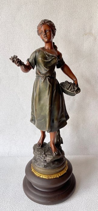 Auguste Moreau (1834-1917) - Sculpture, girl with basket - Spelter, Wood - Early 20th century