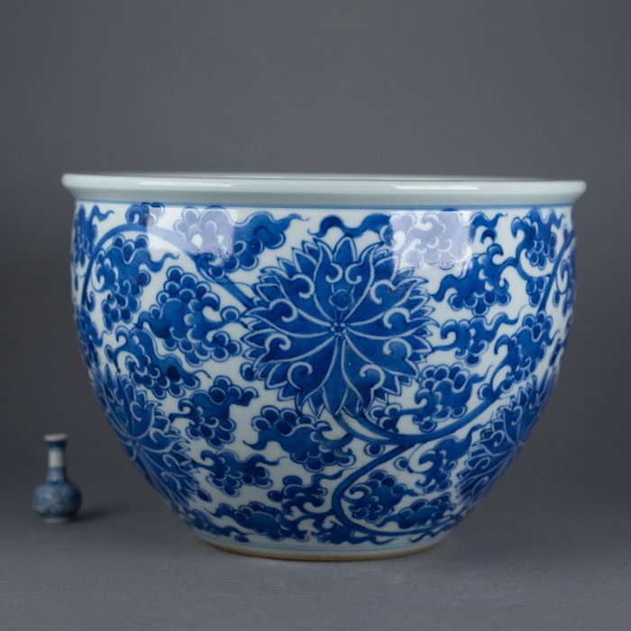 Jardinière - Großer blau-weißer Lotus-Jardiniere - Porzellan