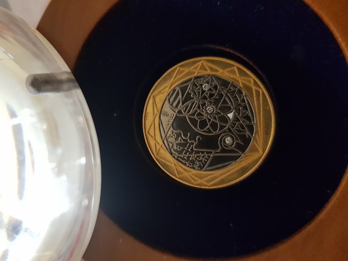 Italien. Gold medal 2000 Titania - 10 gr Au (.917) +diamonds 0,05 kt IF-VVS G