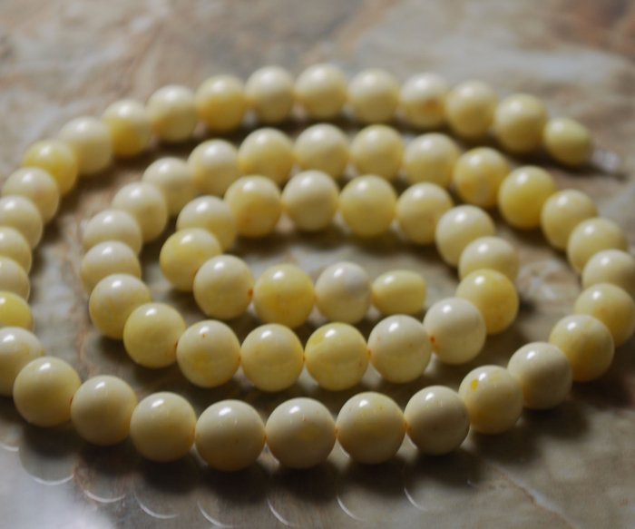 Halskette aus weißen baltischen Bernsteinperlen - Perlenkette