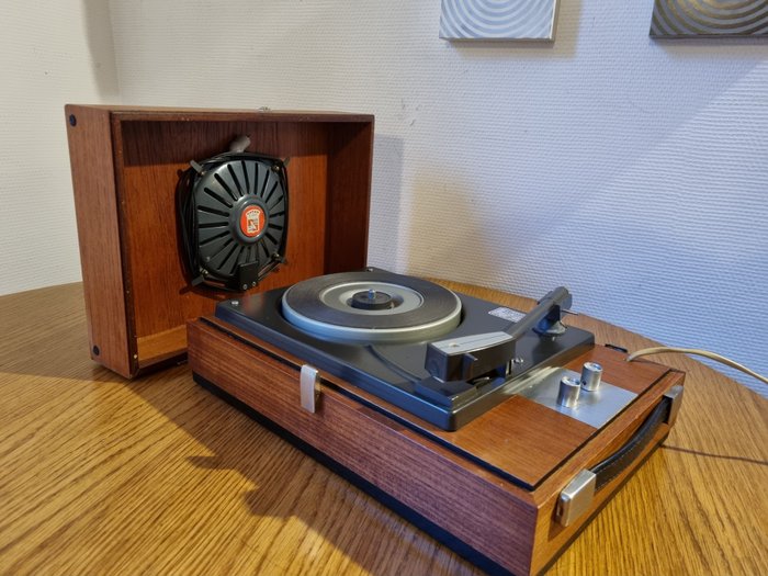 Arena, Audax, Garrard - Portable Arena/ Garrard record player with built-in amp and speaker Giradischi