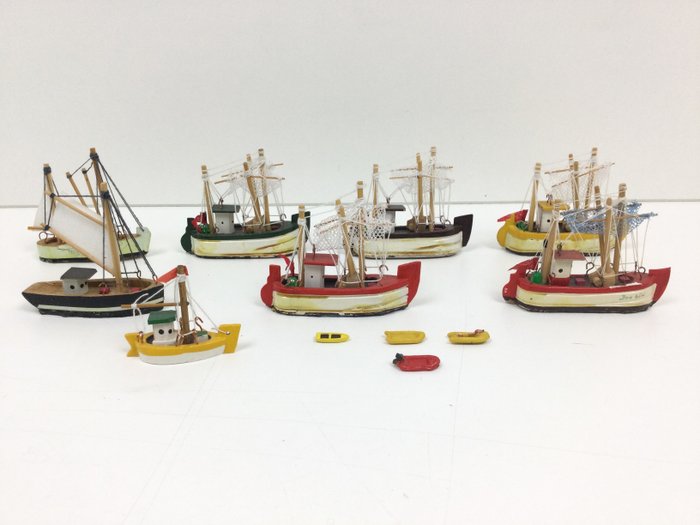 self-built - 12 - Model ship - Eight nice solid wooden boats
