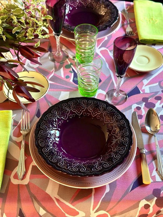 Tischdecke mit Blumendruck in sanften Farben, breite Tische. - Tischtuch - 270 cm - 180 cm