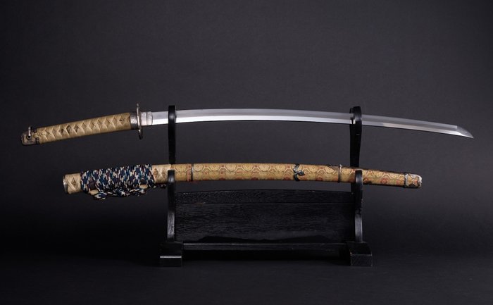 Schwert - Katana by Hizenkoku Tadayoshi 肥前國忠吉 in Fabric-Covered Scabbard with Full Fittings - Japan - Frühe oder mittlere Edo-Zeit