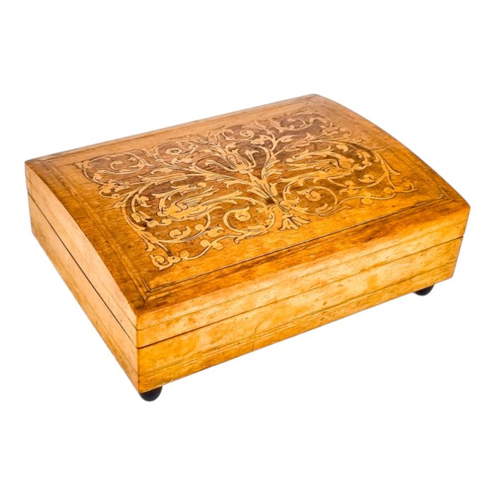Sorrento ware jewellery box inlaid with scrolls and mythical birds - Guarda-joias - Madeira (oliveira), Madeira, Buxo, Madeira, Cedro
