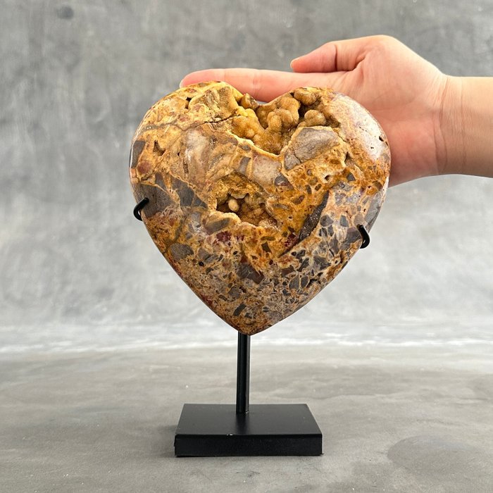 GEEN RESERVEPRIJS – Prachtig hartvormig Druzy geel kristal op standaard – Hart – Hoogte: 21 cm – Breedte: 15 cm- 2000 g
