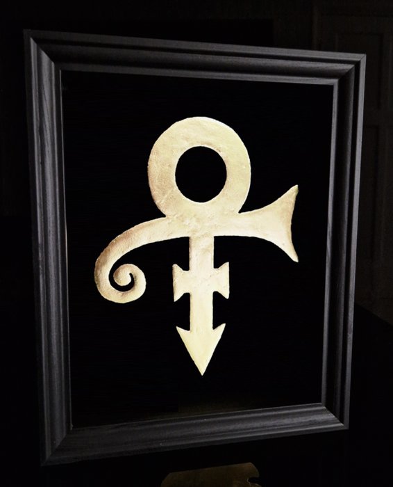Sculpture, Rare 23ct gold prince logo - 25 cm - gilded in Frame with COA - 2019