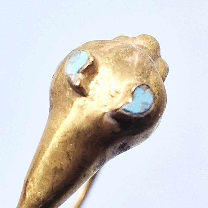 Bactrian Goud (18,54 karaat) Paar oorbellen met tijgerkoppen w. Turkoois inlegwerk (met metalen xrf-test) – 26 mm