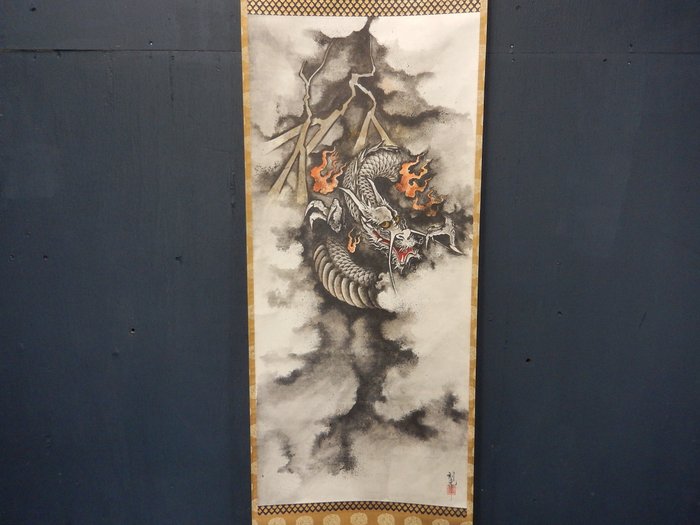 Hanging scroll, Ascending dragon 掛け軸 昇龍之図 亥竜 共箱 - Kokuryū　刻竜 - 日本  (没有保留价)