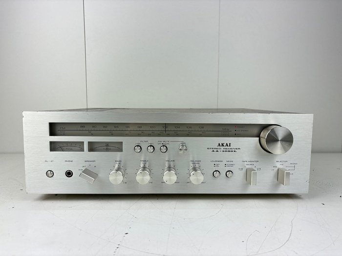 Akai - AA-1030L 固态立体声接收器